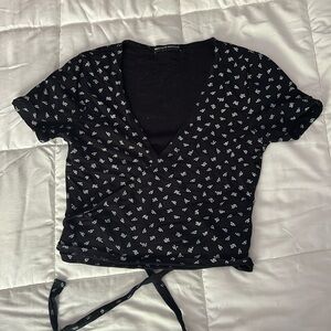 Brandy Melville Women’s Black Floral Tie Croptop Shirt